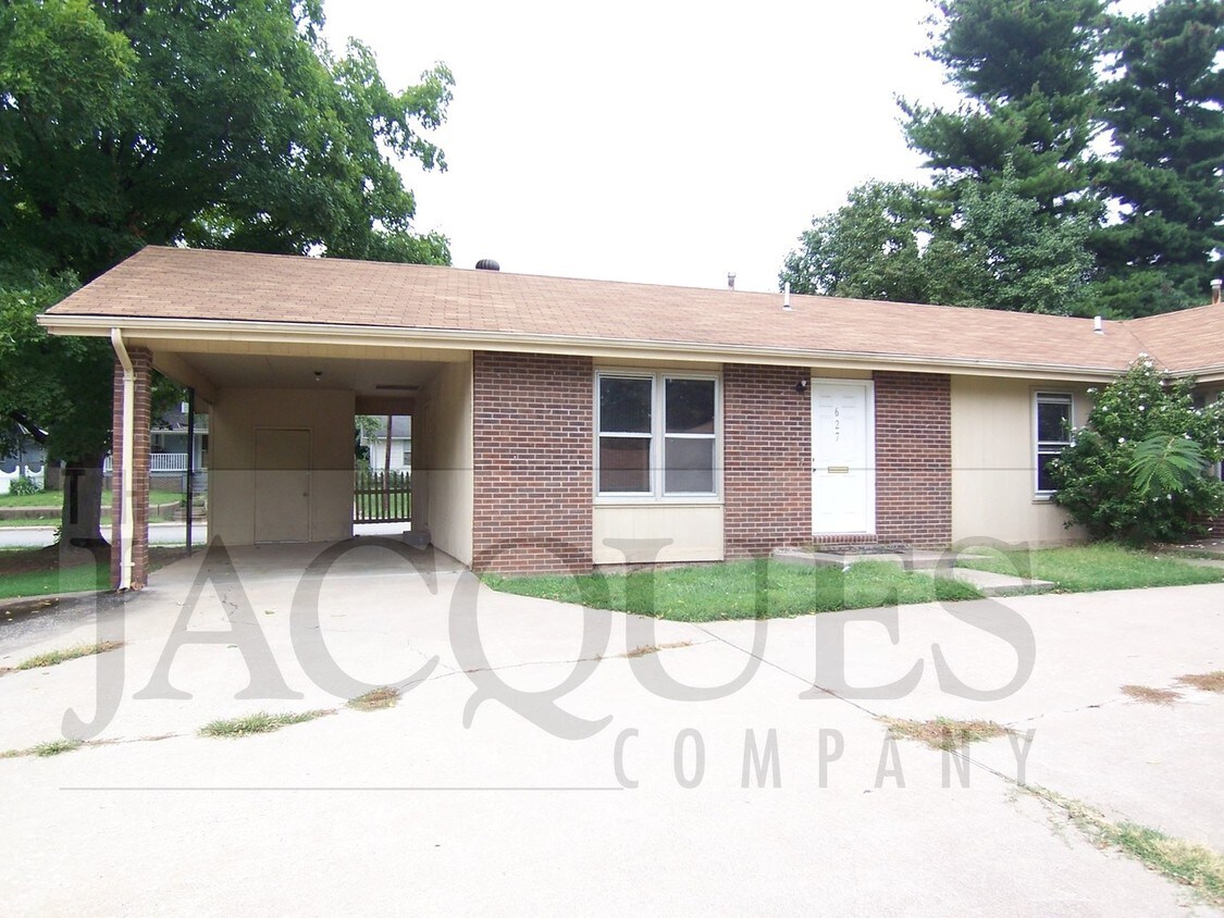 627 W Lombard Cir, Springfield, MO 65806 House Rental in Springfield, MO