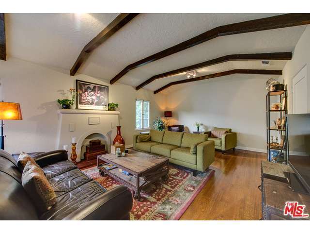 Huge Living Room - 8115 Waring Ave