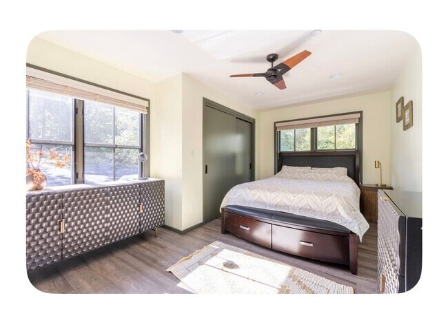 Foto del edificio - Charming 1BR Condo in Kenmore in forest se...