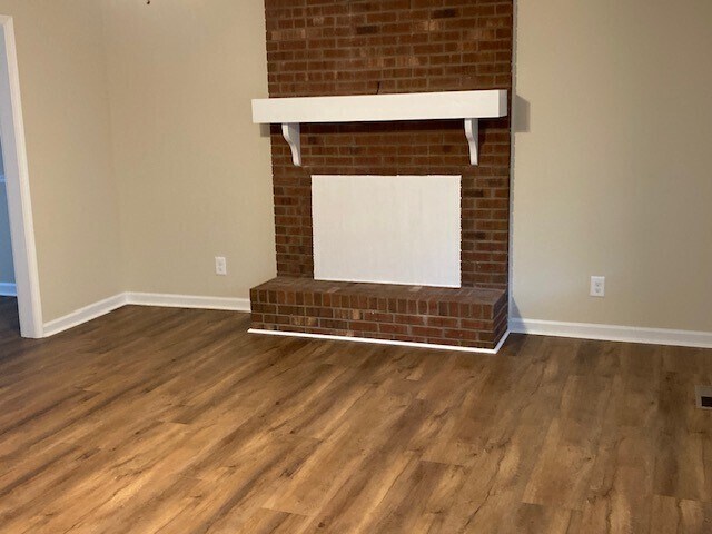 Building Photo - 3 BR 1.5 BA