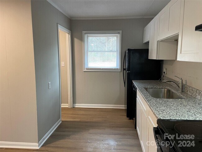 Building Photo - 160 Drum St