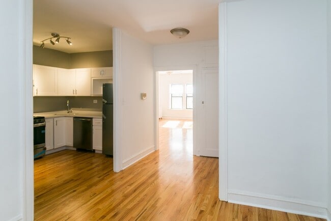 Building Photo - 630 W Stratford Pl