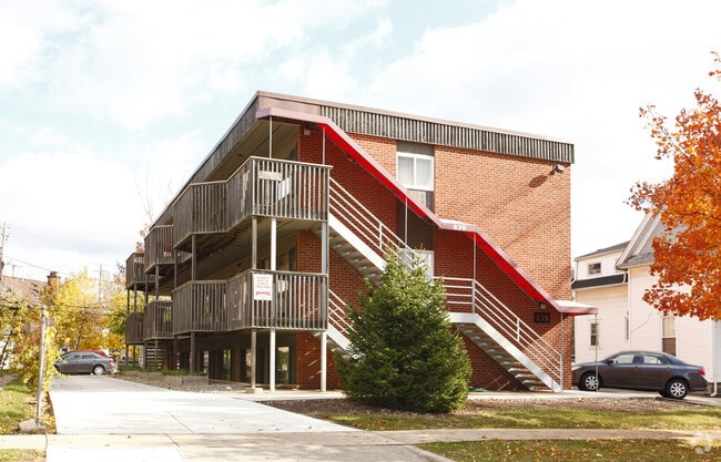 Building Photo - 839 Tappan St