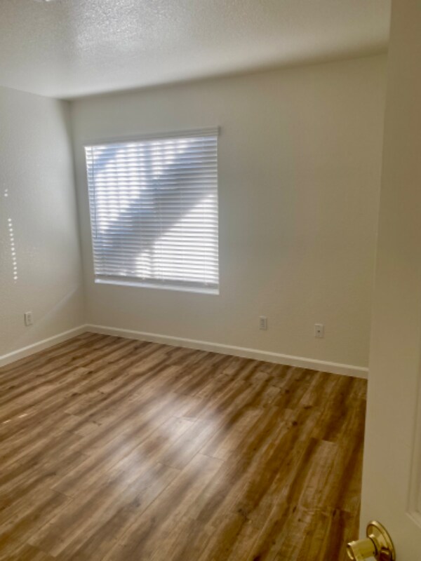 Building Photo - 702 Air Park Dr