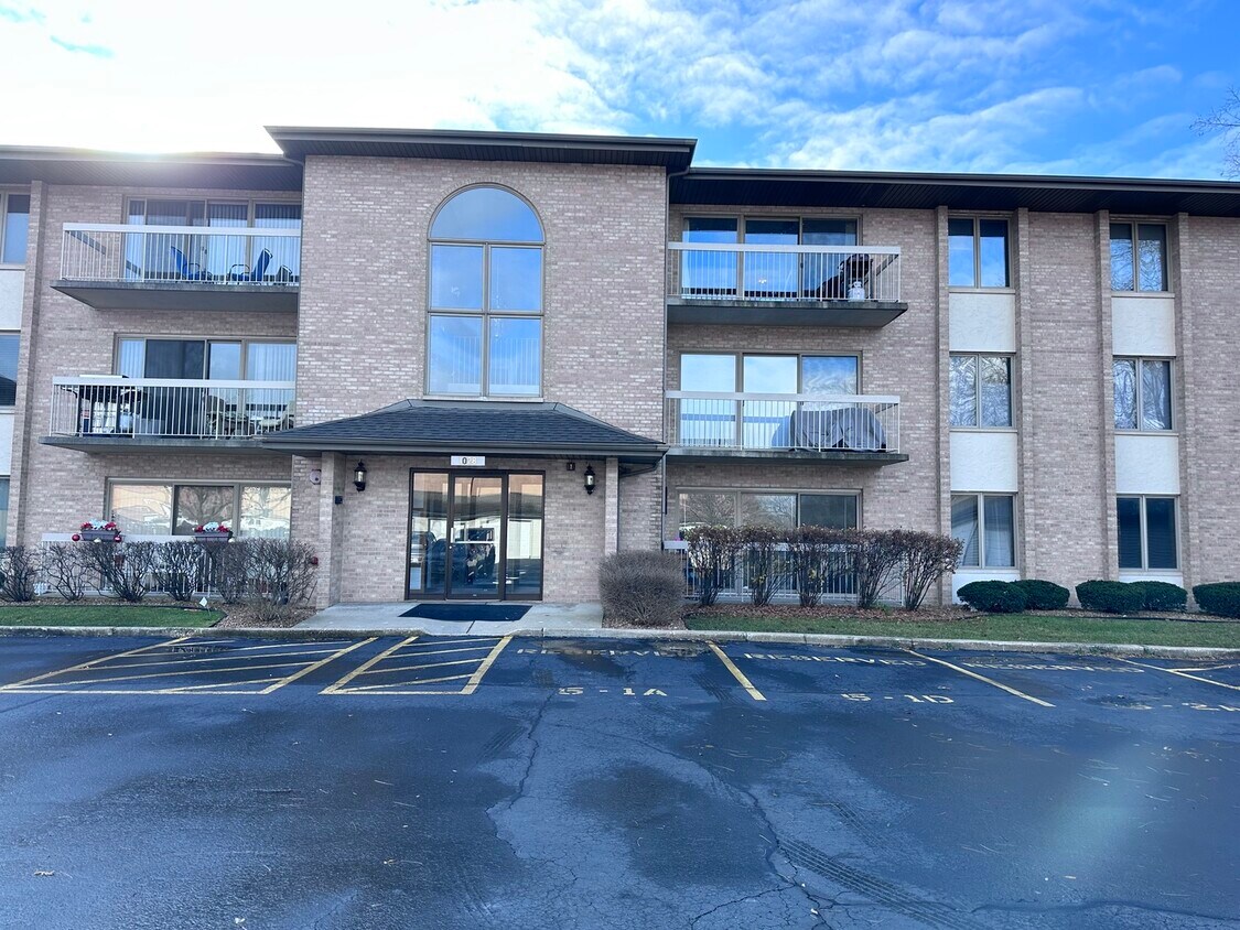 1028 Ashley Ct N Unit 1S, Lockport, IL 60441 Condo for Rent in