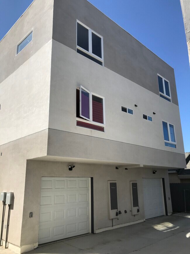 Building Photo - 11639 Kittridge St