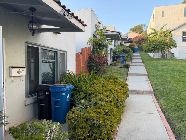 Foto del edificio - 2113 1/2 Aaron St