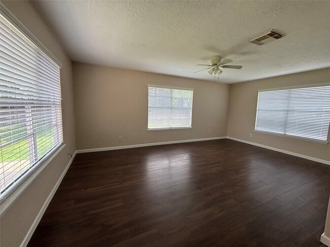 Building Photo - 16610 Forest Bend Ave