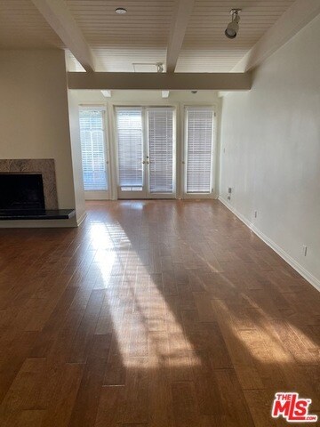 Foto del edificio - 513 Foothill Rd