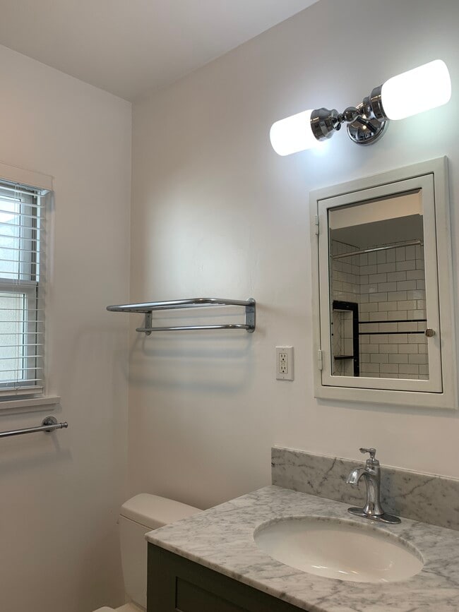 Bath - 903 24th St