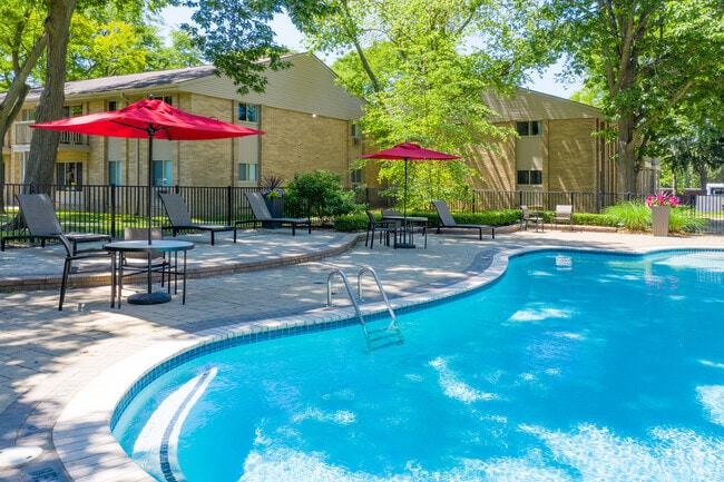 Swimming Pool - Pine Valley Apartments
