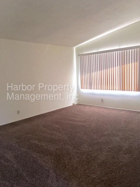 Building Photo - Cozy Duplex