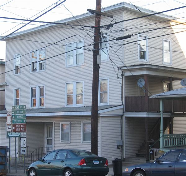 Primary Photo - 219 Howe Ave