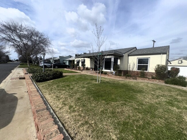 Foto del edificio - 221 E Griffith Way