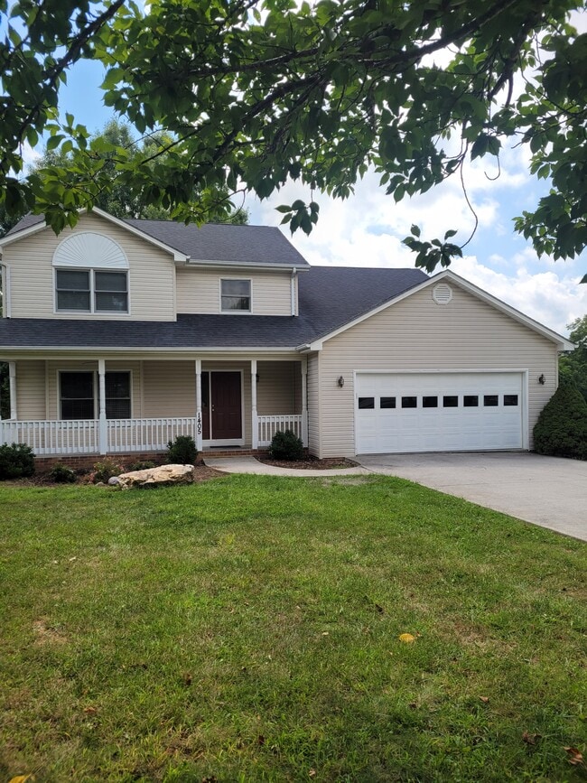 Building Photo - 1405 Karr Ln
