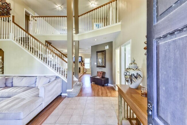 Building Photo - 9335 Hudson Bend Cir