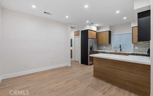 Foto del edificio - 7840 Claybeck Ave