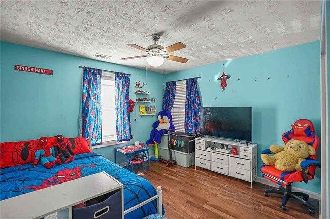Foto del edificio - 340 Lazy Willow Ln