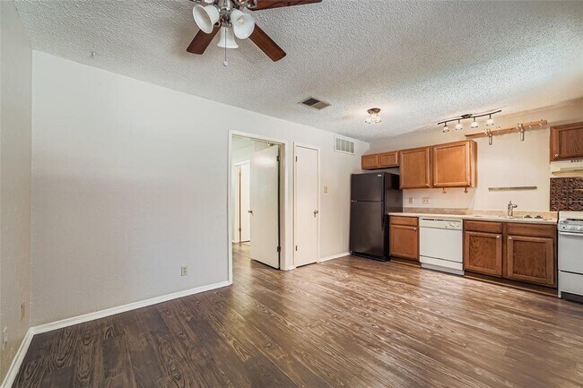 Building Photo - 4405 Avenue A