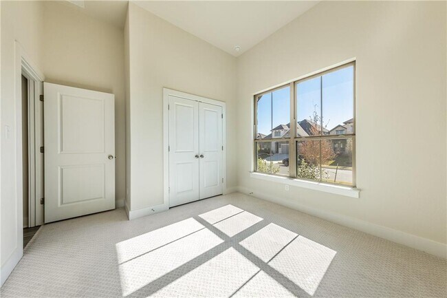 Building Photo - 844 Paseo de Castana Wy