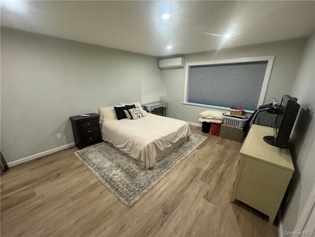 Foto del edificio - 28 Lakeview Dr