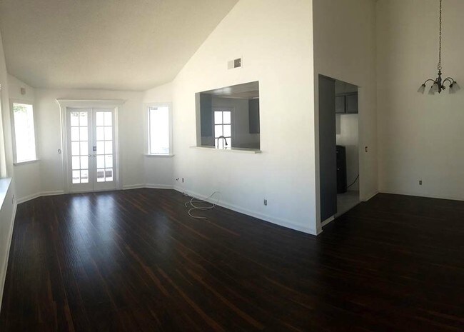 Building Photo - 14140 Oro Grande St
