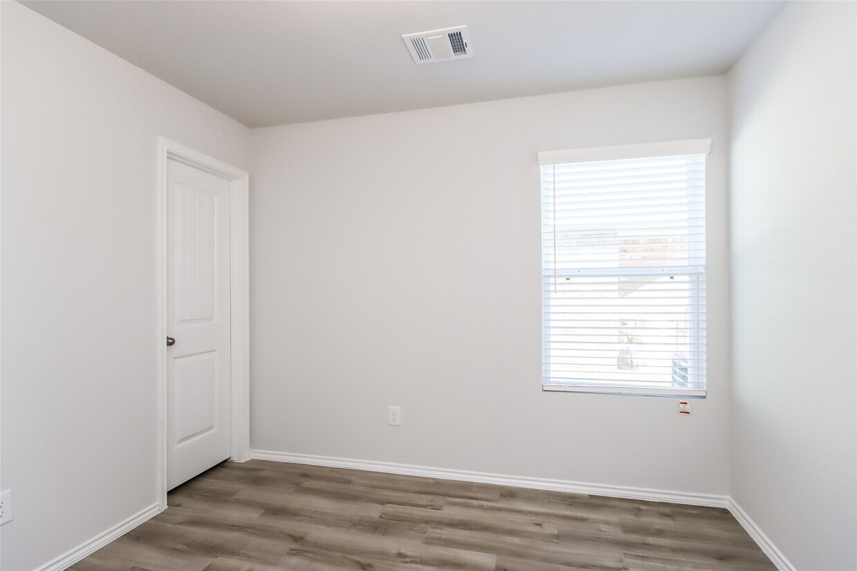 Foto del edificio - 17414 Linthorne St
