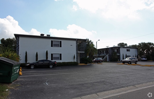 Building Photo - 309 S Arcturas Ave