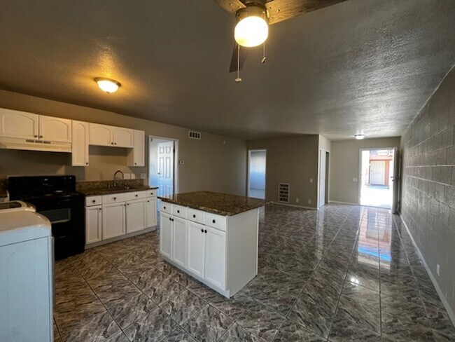 Foto del edificio - 2909 E Elm Ave