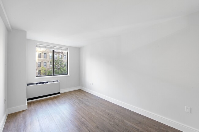 BEDROOM - 123 E 92nd St