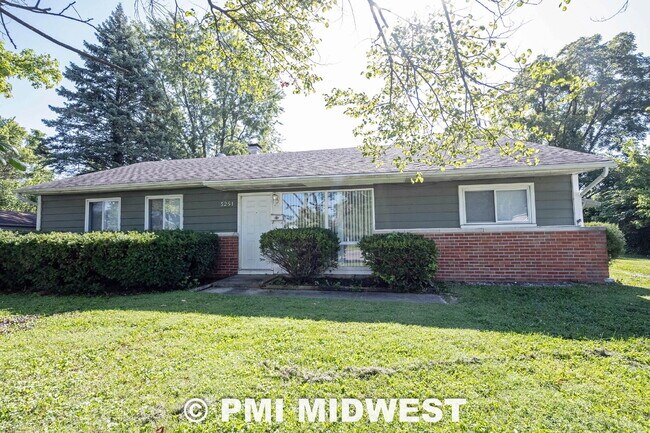 Building Photo - "Charming 3-Bedroom Home with 1451 Sq Ft of Comfort in Indianapolis!"