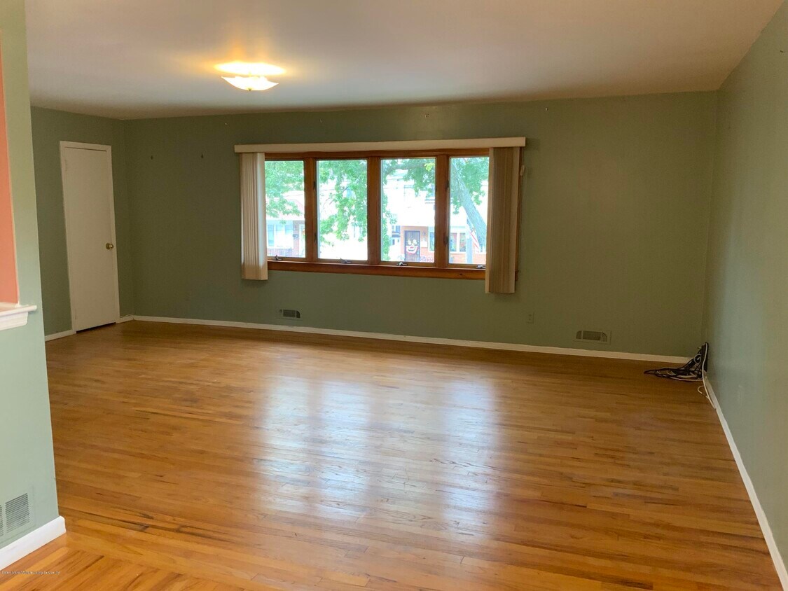 Building Photo - 126 Greencroft Ave