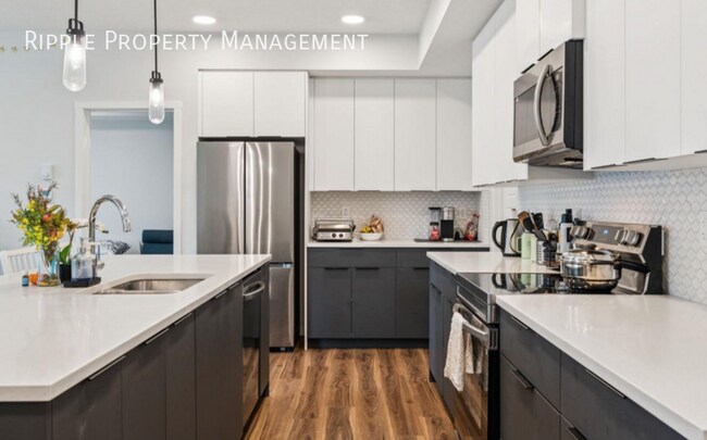 Photo du bâtiment - SPACIOUS 3-BEDROOM CONDO IN CARRINGTON | UNDERGROUND PARKING