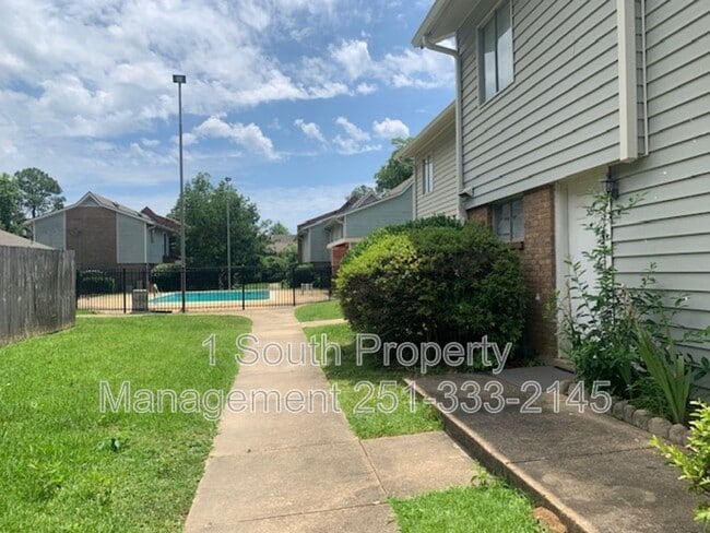 Foto del edificio - 6527 Old Shell Rd