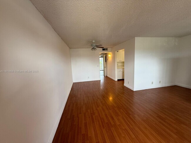 Foto del edificio - 13355 SW 9th Ct