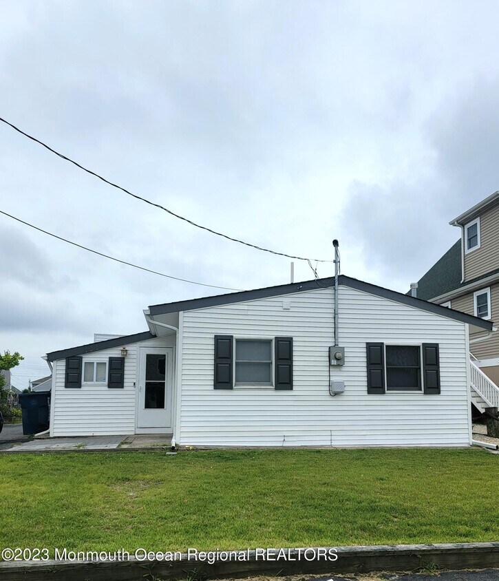 131 S Commodore Dr, Little Egg Harbor Township, NJ 08087 House Rental