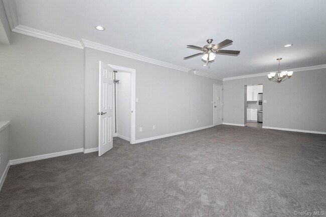 Building Photo - 425 Newbridge Rd