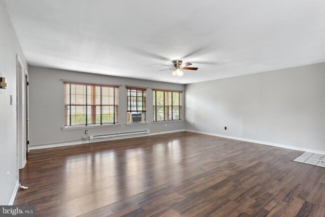 Building Photo - 193 Stirling Ct
