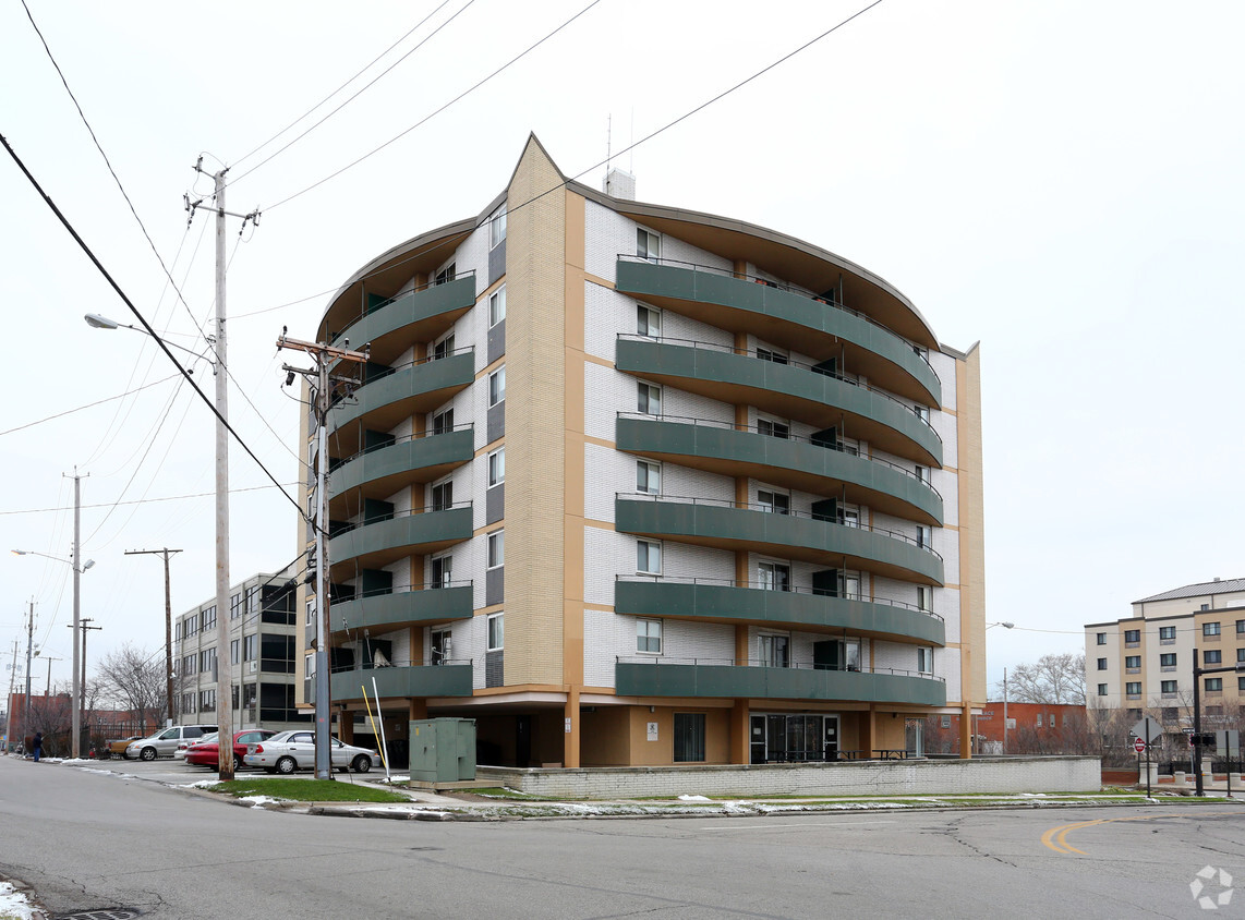 Primary Photo - Laronde Apartments