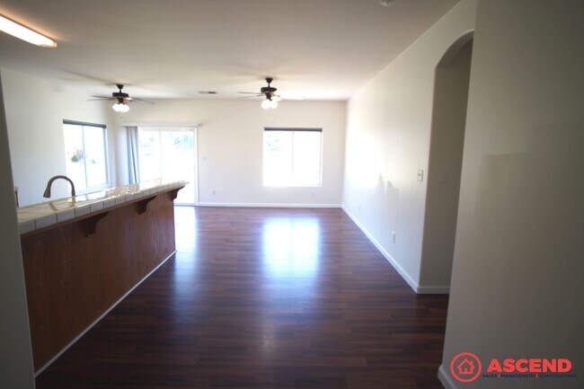 Foto del edificio - 9216 Topico Ct