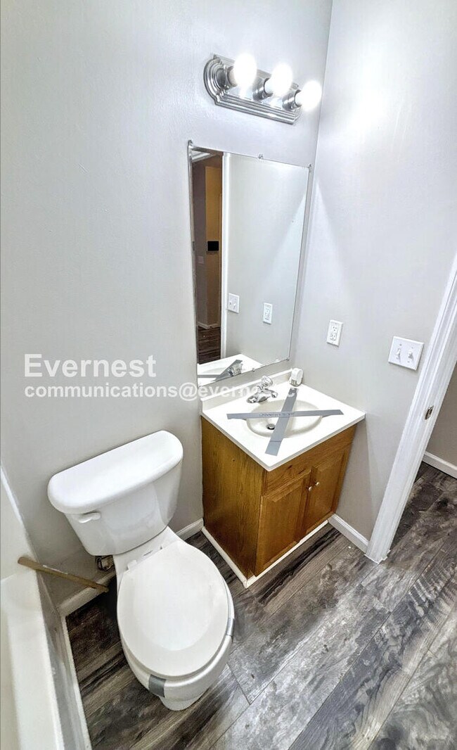 Foto del edificio - 5821 Weeks Ave