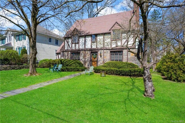 Building Photo - 42 Vine Rd