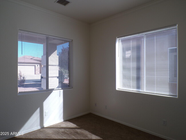 Foto del edificio - 4995 E Somerset Dr