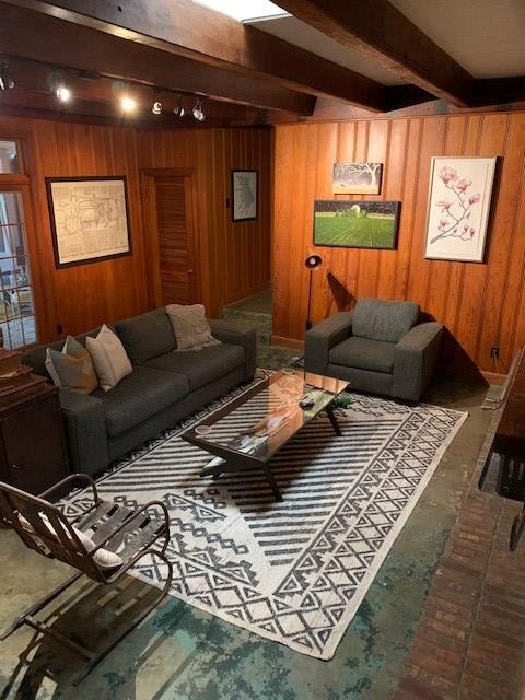 Foto del edificio - 2294 Lakerest Rd