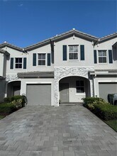 Building Photo - 1021 SE 27th Terrace