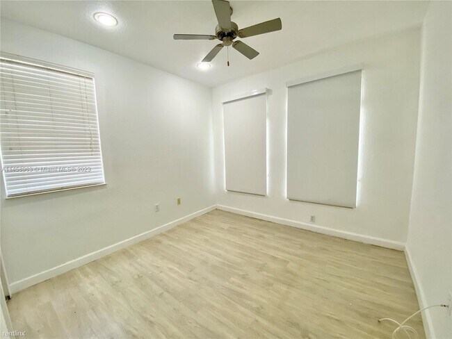 Foto del edificio - 4 br, 3 bath Townhome - 990 NW 99th Ct