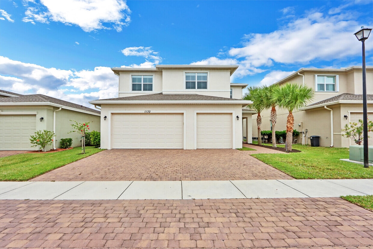 Foto principal - 1132 NW Demedici Rd