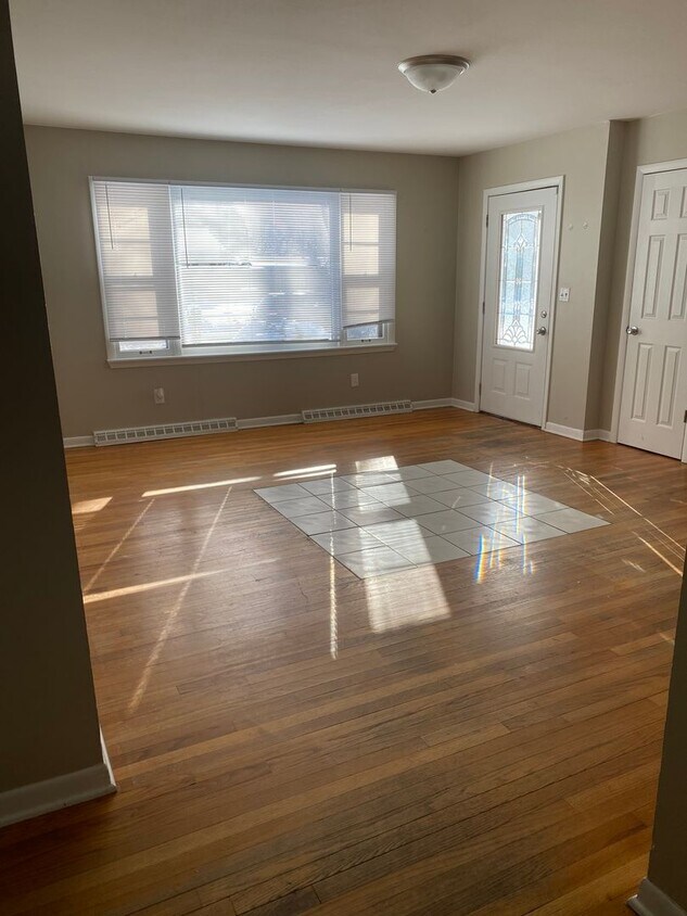 7702 Eastmont Ave, Loves Park, IL 61111 House Rental in Loves Park