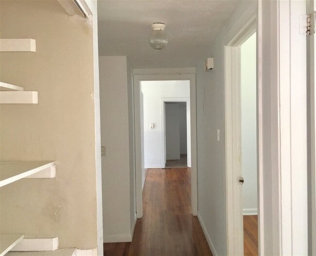 Building Photo - AVAILABLE AUGUST 2024 - Minutes from the S...