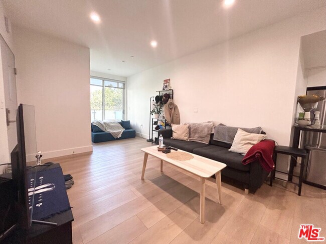 Foto del edificio - 4418 S Slauson Ave